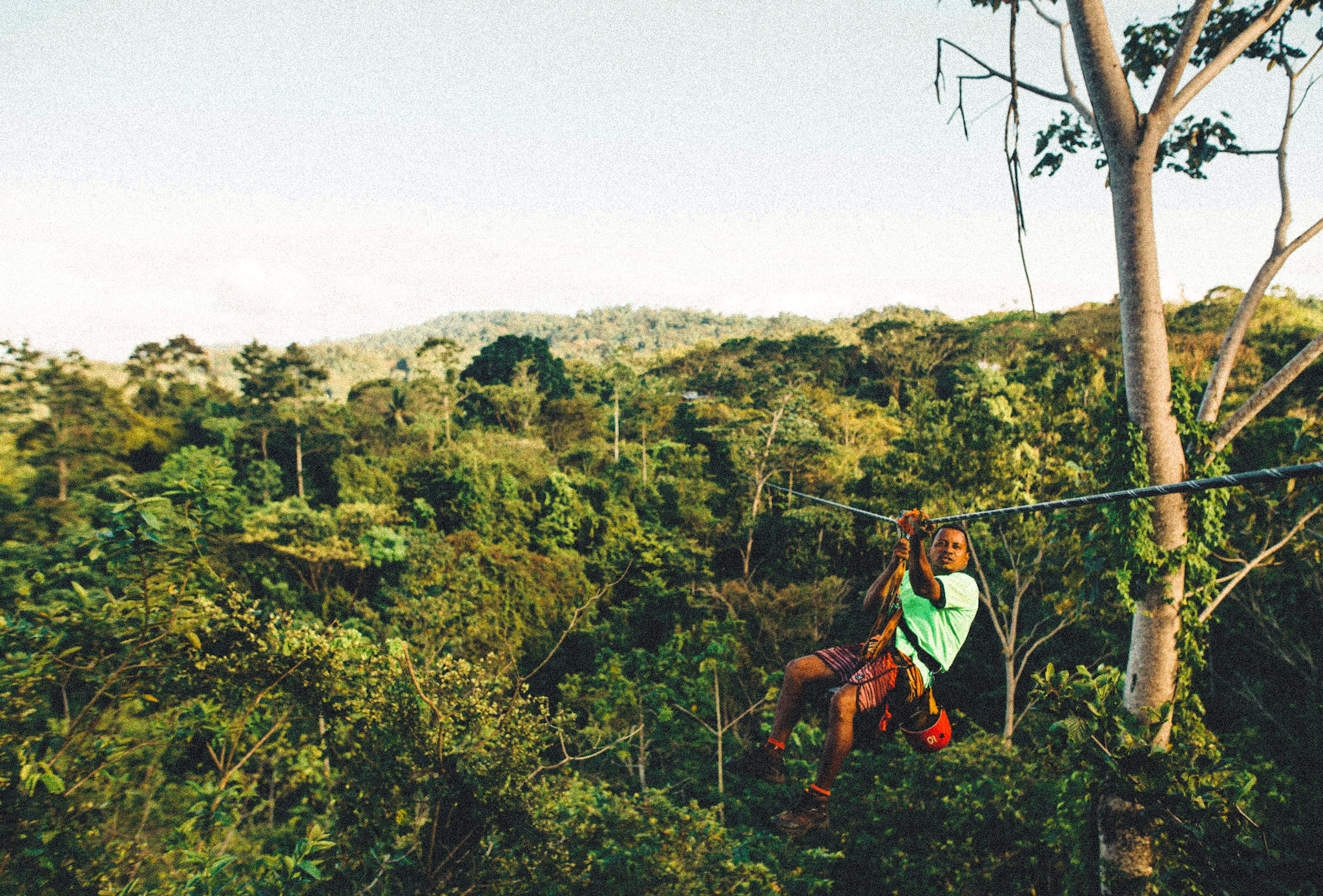Tyrolienne au dessus de la jungle du Costa Rica